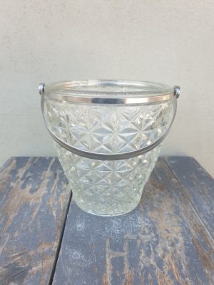 Stiklinė saldaininė