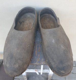 Senoviniai odiniai batai mediniais padais - Image 2