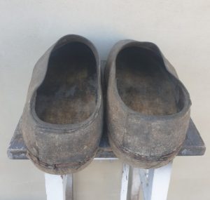 Senoviniai odiniai batai mediniais padais - Image 3