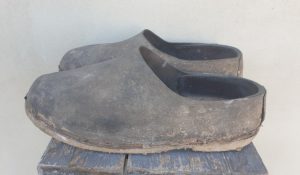 Senoviniai odiniai batai mediniais padais - Image 4