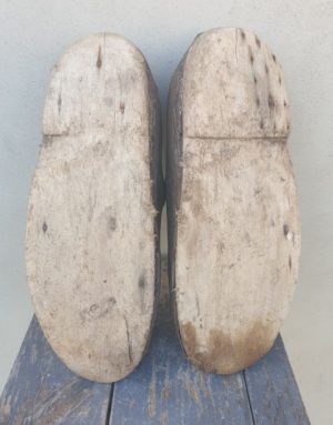 Senoviniai odiniai batai mediniais padais - Image 6