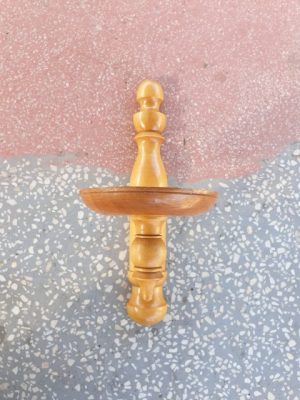 Pakabinama lentynėlė gėlėms