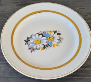 Lėkštė su ramunėmis