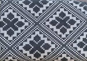 Juoda/balta lovatiesė