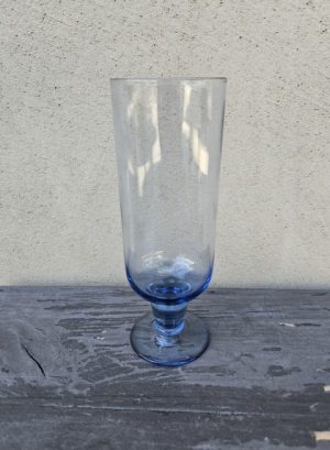 Melsvo stiklo taurė