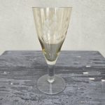 Rusvo stiklo taurelė