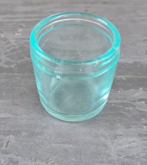 Melsvo stiklo druskinė