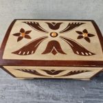 Medinė papuošalų dėžutė
