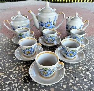 Kavos servizas, 6 asm.