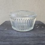 stiklinis indas su dangteliu