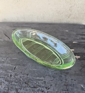 Maža žalsvo stiklo silkinė