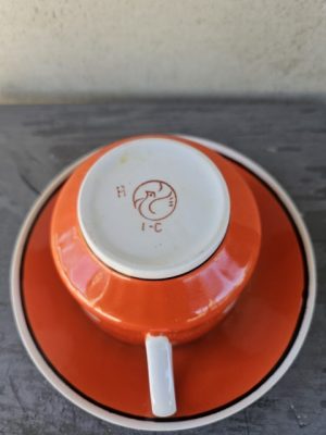 Puodelis su baltais "žirneliais" ir lėkštute - Image 3