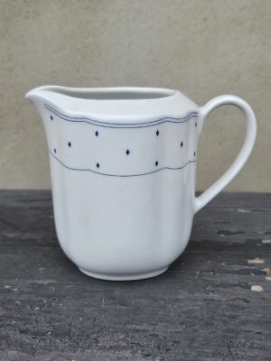 Pieno/grietinėlės indas