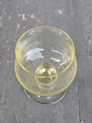 Gelsvo stiklo taurelė - Image 2