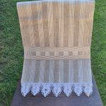 Austas lininis rankšluostis su nėriniais