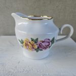 Pieno/grietinėlės indas