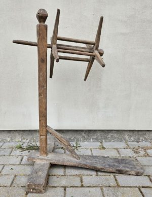 Prietaisas siūlams sukti