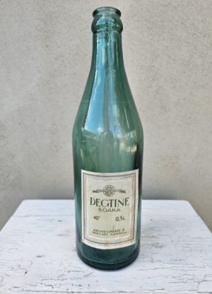 Senas degtinės butelis 0,5 l.
