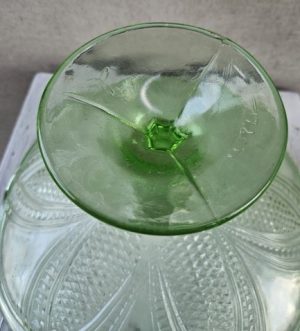 Žalsvo stiklo sausaininė ant kojelės - Image 3