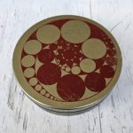 Metalinė saldainių dėžutė