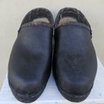 Senoviniai odiniai batai mediniais padais