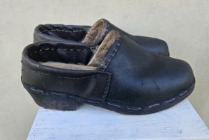 Senoviniai odiniai batai mediniais padais - Image 2