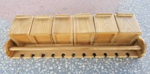 Medinė rankšluostinė su indeliais prieskoniams - Image 3