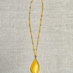 "Gintarinė" grandinėlė su pakabuku