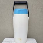 Plastikinis indas užsukamu dangteliu